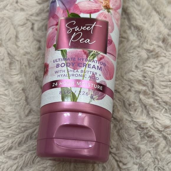 Sweet Pea Ultimate Hydration Body Cream 8oz, Bath & Body Works, New unopened - Picture 3 of 16